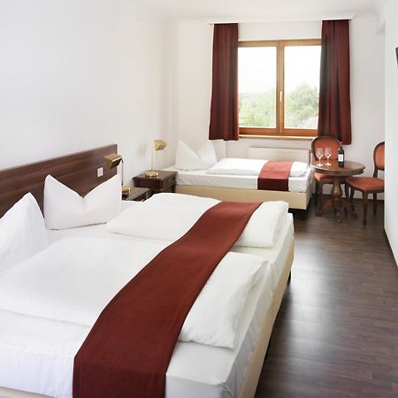 Hotel Marc Aurel Petronell Extérieur photo