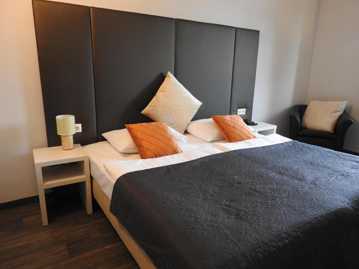 Hotel Marc Aurel Petronell Extérieur photo