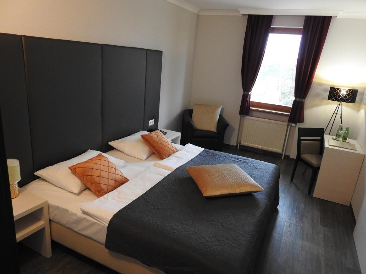 Hotel Marc Aurel Petronell Extérieur photo