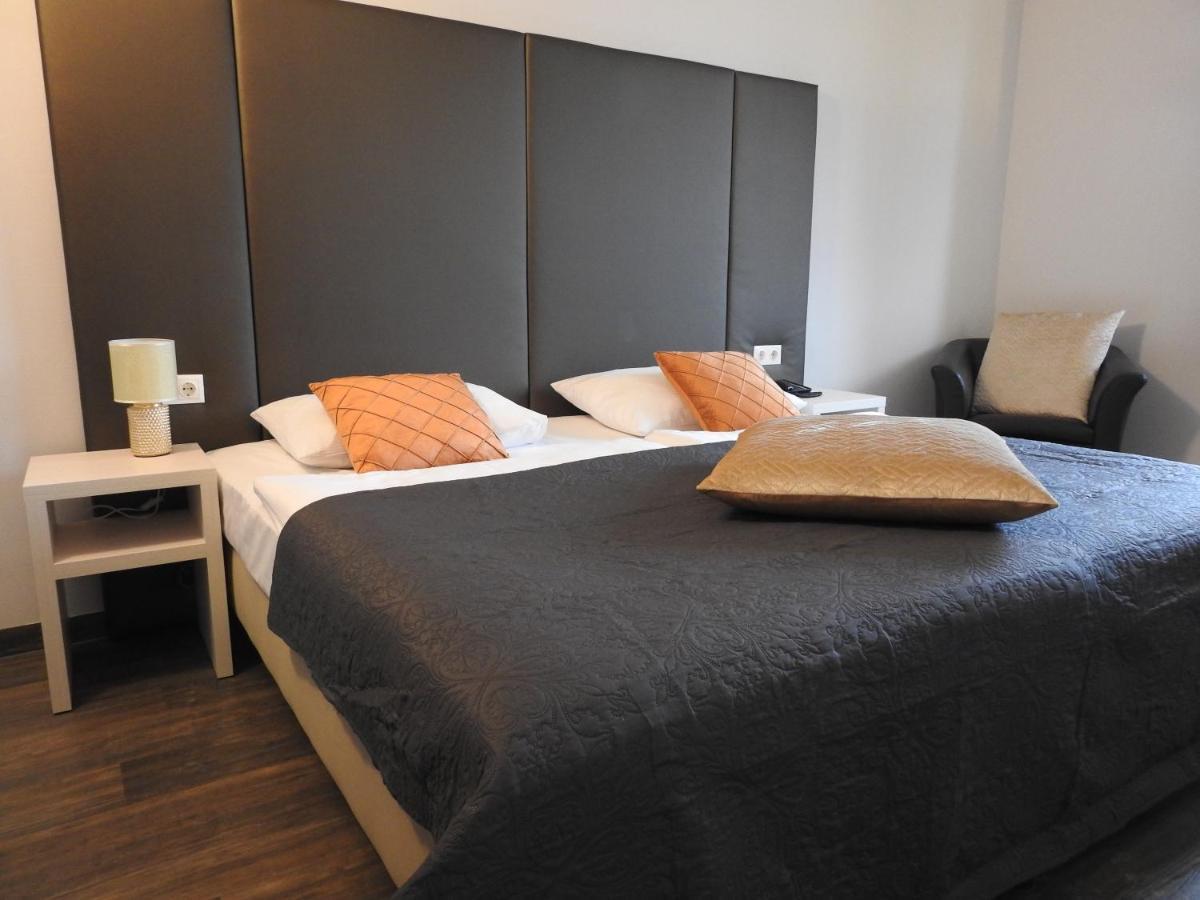 Hotel Marc Aurel Petronell Extérieur photo