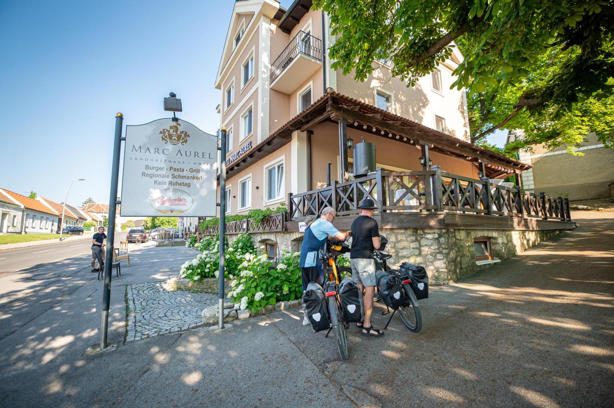 Hotel Marc Aurel Petronell Extérieur photo