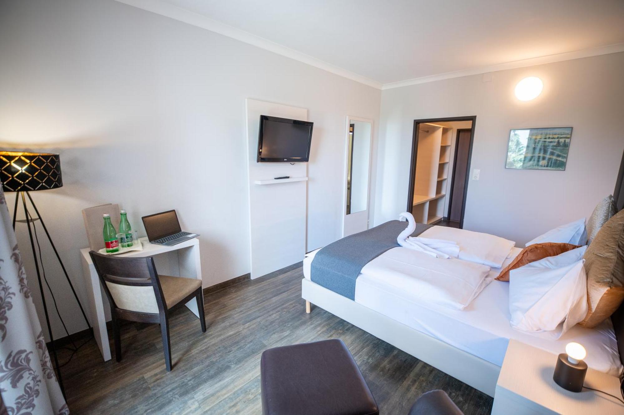 Hotel Marc Aurel Petronell Extérieur photo