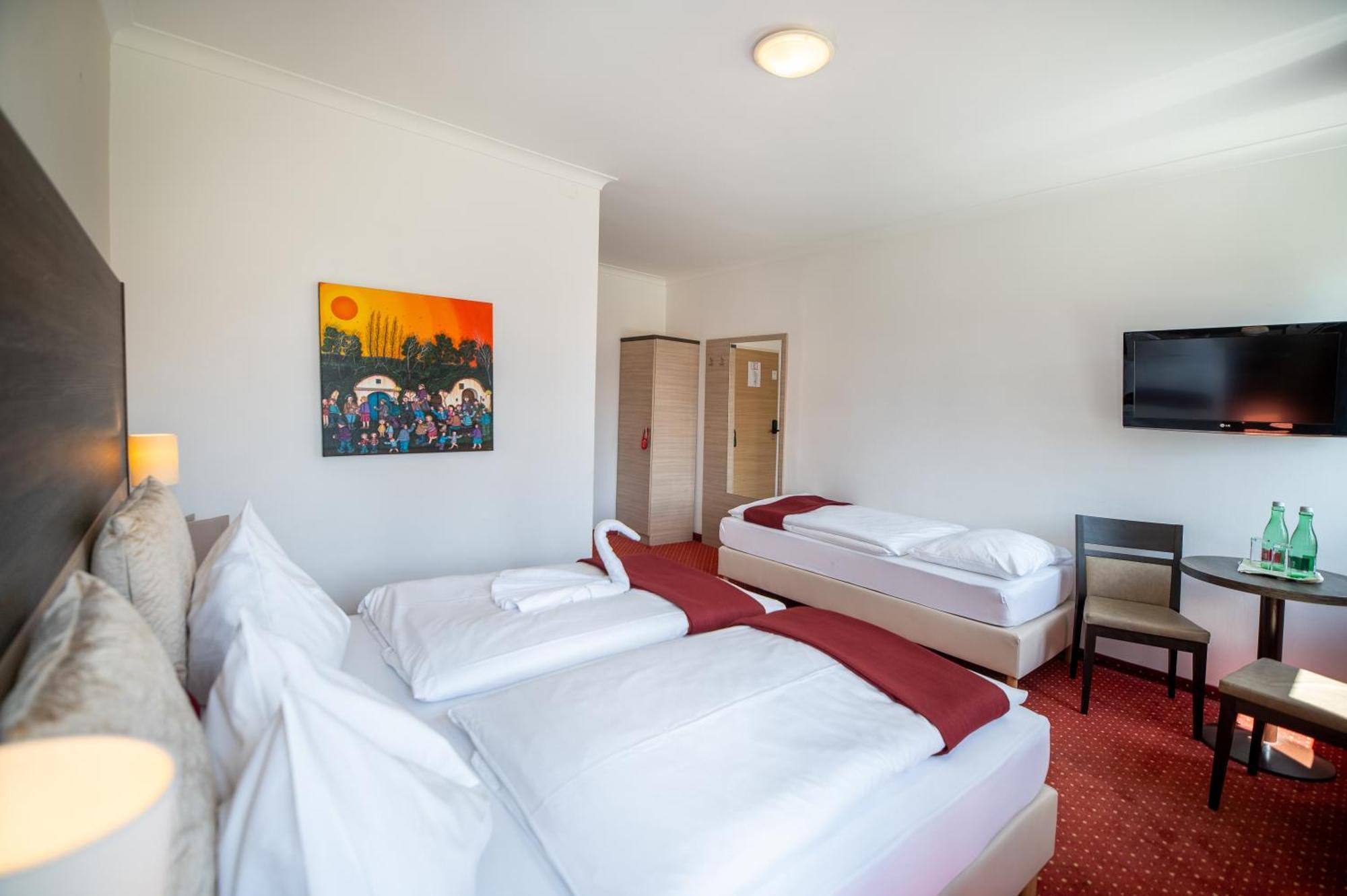 Hotel Marc Aurel Petronell Extérieur photo