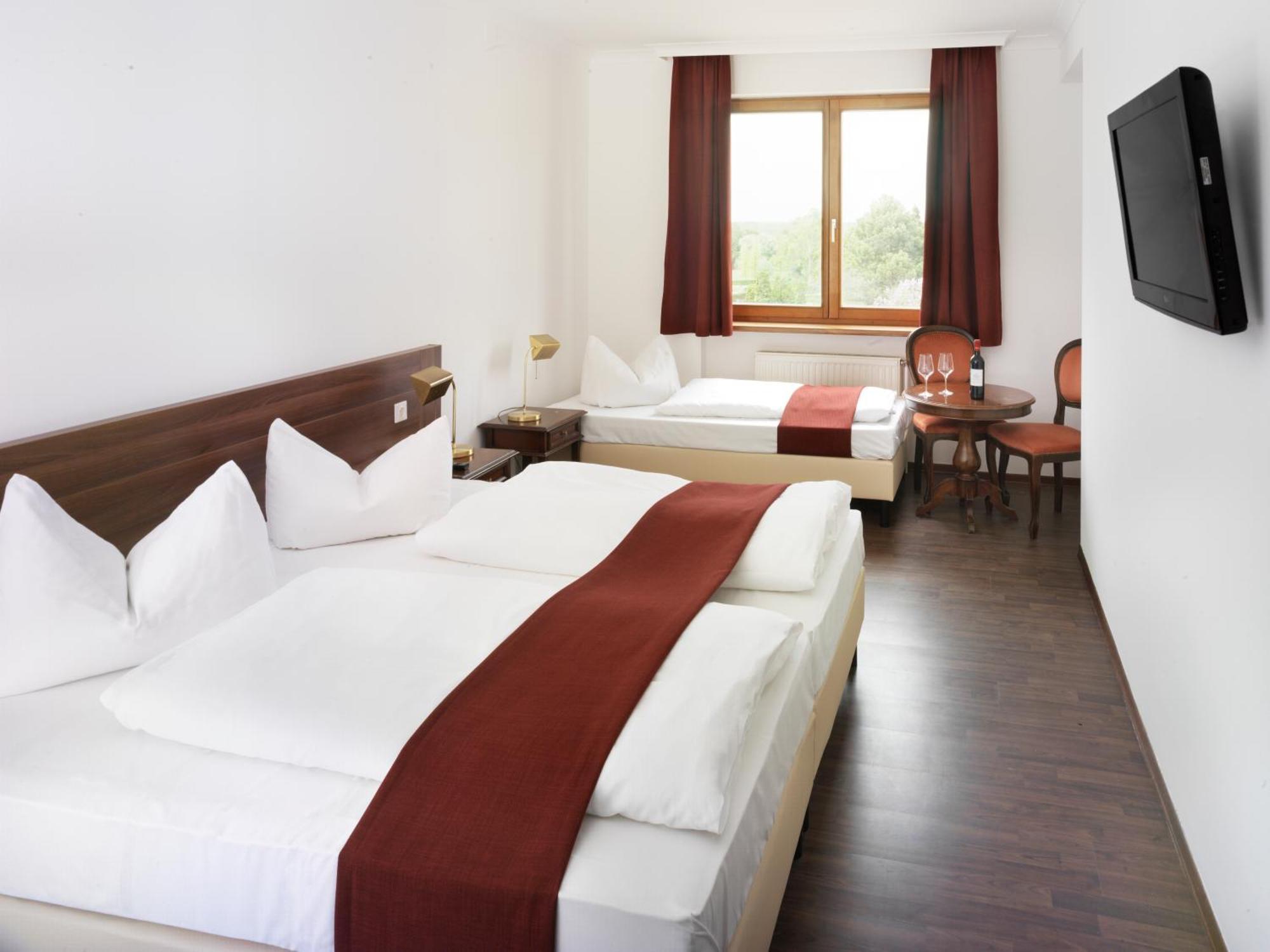 Hotel Marc Aurel Petronell Extérieur photo